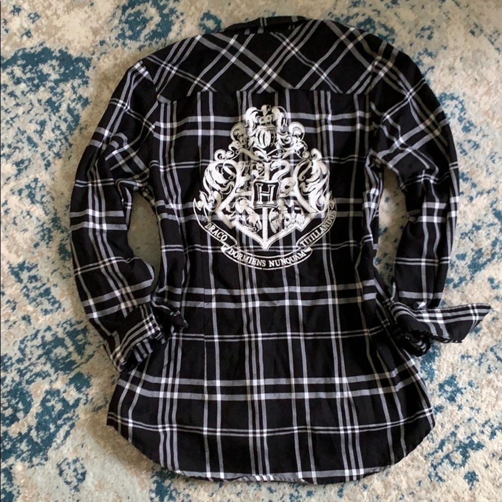 Hot Topic Black and White Plaid Button Down Shirt